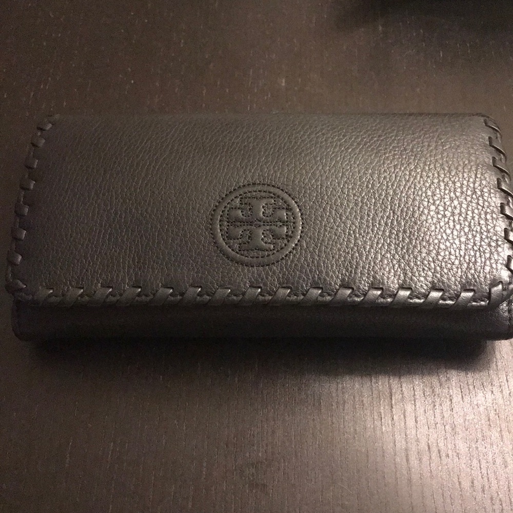 Black leather Tory Burch wallet